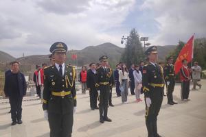 世界杯8833300足球组织开展“沃土植新绿，青春漾红船”思政课实践教学活动